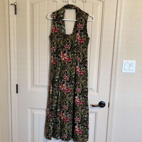 Erika Women’s Sz S Dress Hawaiian Floral Dress Sleeveless Button Up Open in Back - Picture 5 of 5